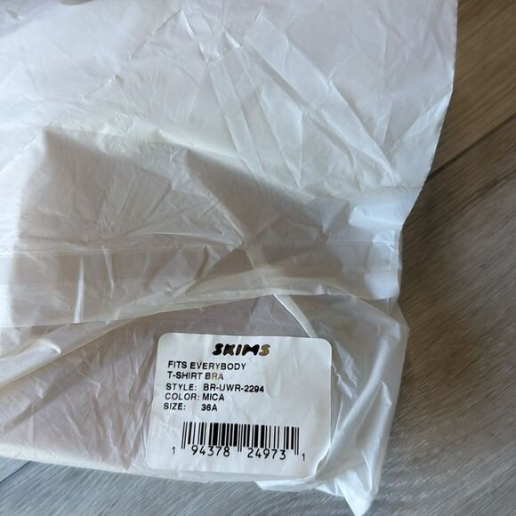 SKIMS FITS EVERYBODY T-SHIRT BRA MICA‎ 32C NWT - Picture 9 of 9